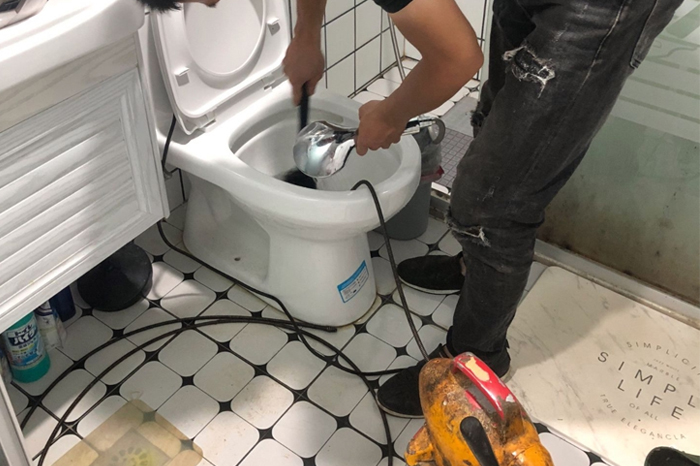 石岐马桶堵塞自己疏通还是找师傅？专业上门服务让你省时更省心